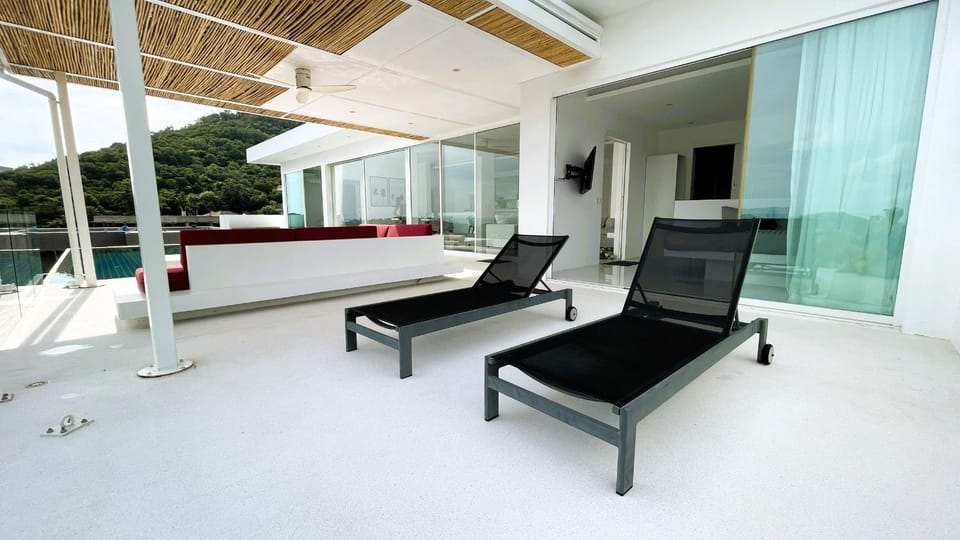 Balcony/Terrace, Pool view, Swimming pool, sunbed