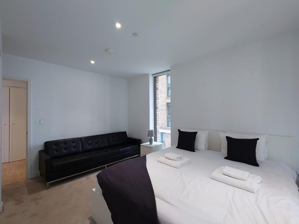 Seating area, Bedroom