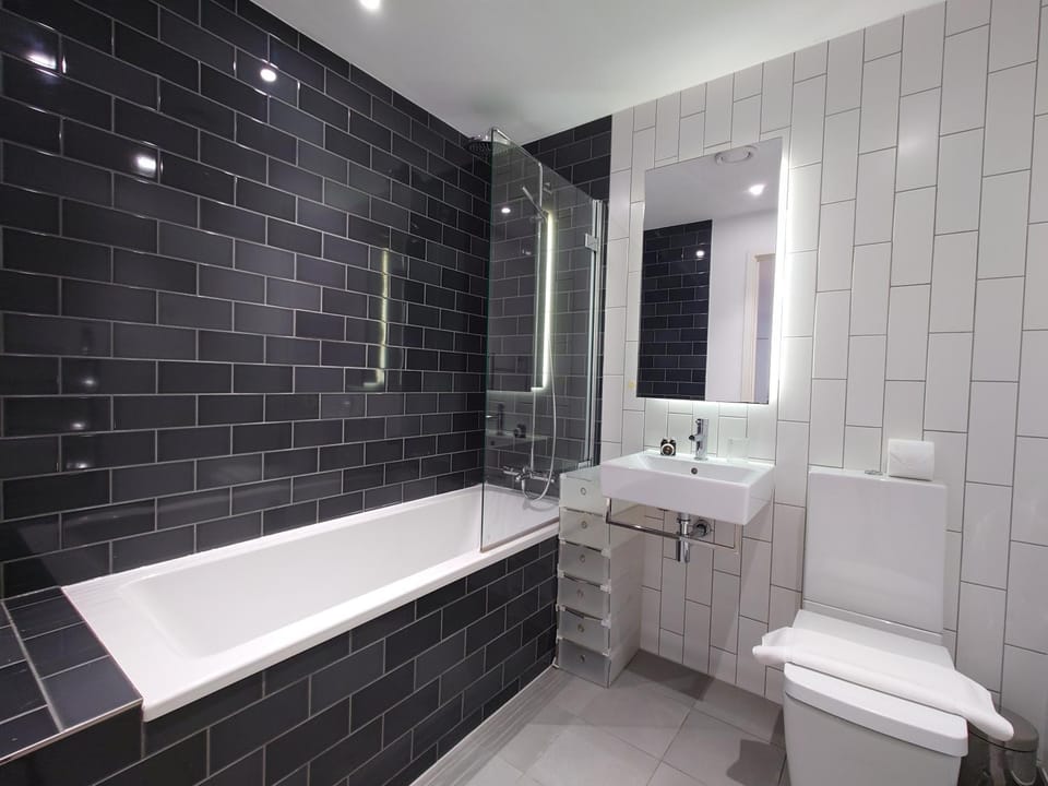 Shower, Toilet, Bathroom, Bath, towels
