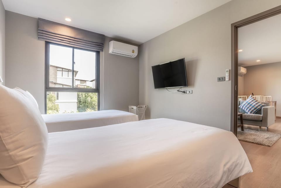 Photo of the whole room, Bedroom, air conditioner
