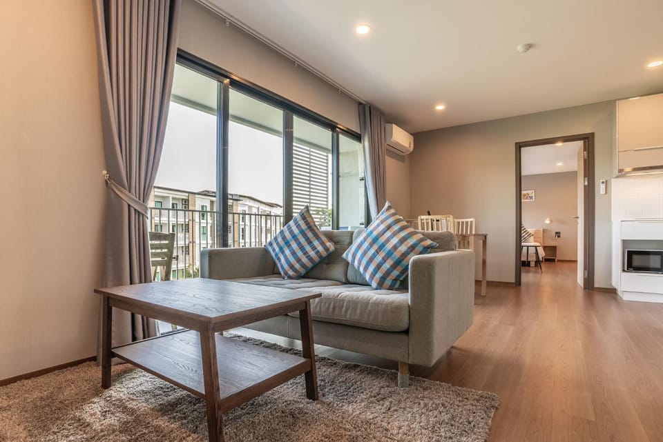 Living room, Dining area