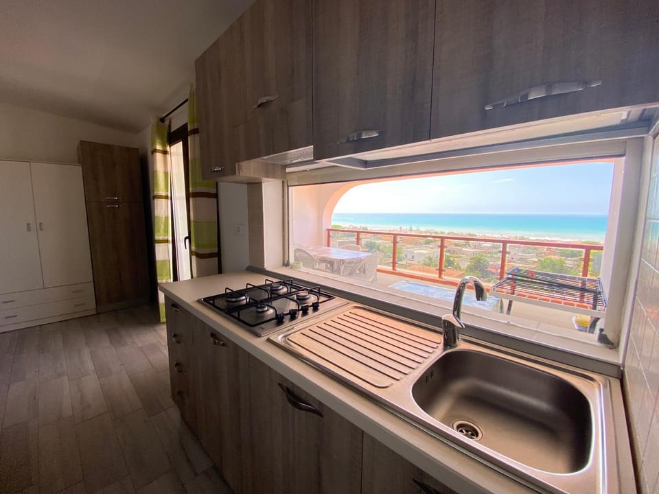 Natural landscape, Kitchen or kitchenette, Sea view, stove