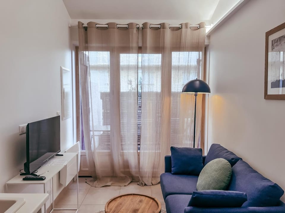 Communal lounge/ TV room, TV and multimedia, Living room, Seating area