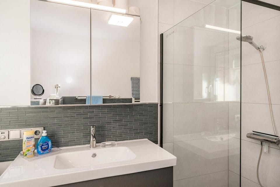 Shower, Bathroom
