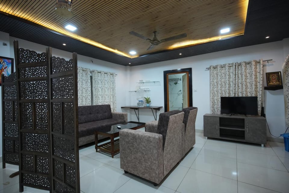 Bathroom, TV and multimedia, Living room