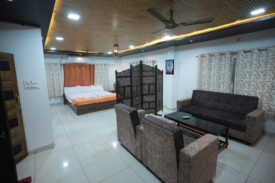 Photo of the whole room, Bedroom