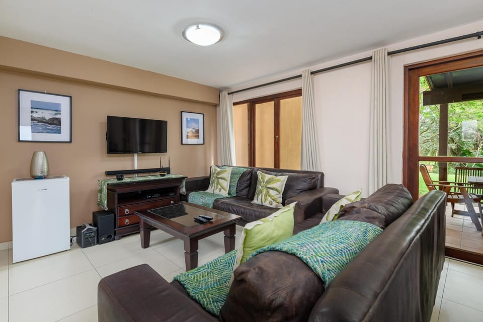 Living room, Seating area, Entertainment