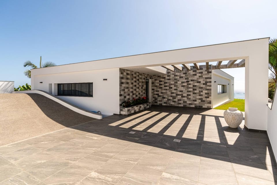 Oak Tree Ocean View Villa in Madeira District