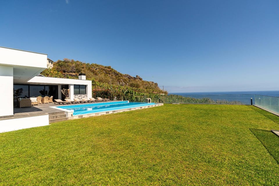 Oak Tree Ocean View Villa in Madeira District