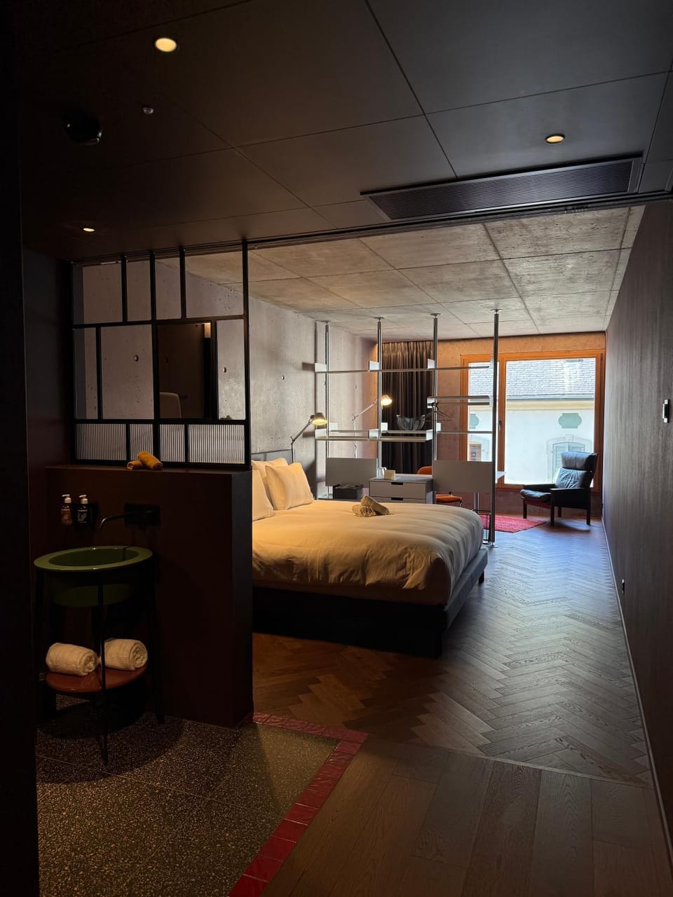 Photo of the whole room, City view, City view