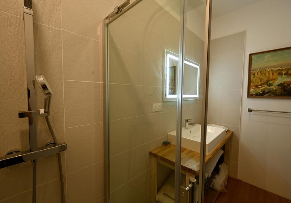 Suite dans maison d'artiste Apartment in L'Isle-sur-la-Sorgue