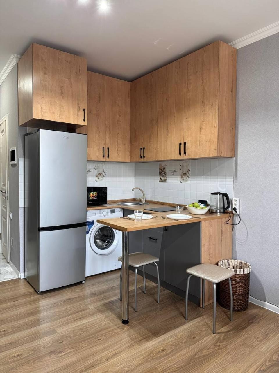 Kitchen or kitchenette, Dining area, stove, washing machine