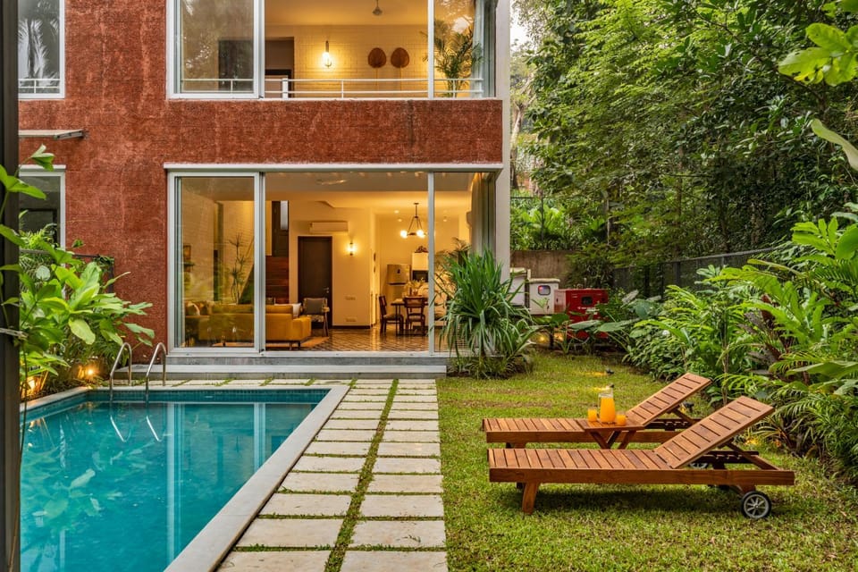Swimming pool, Swimming pool