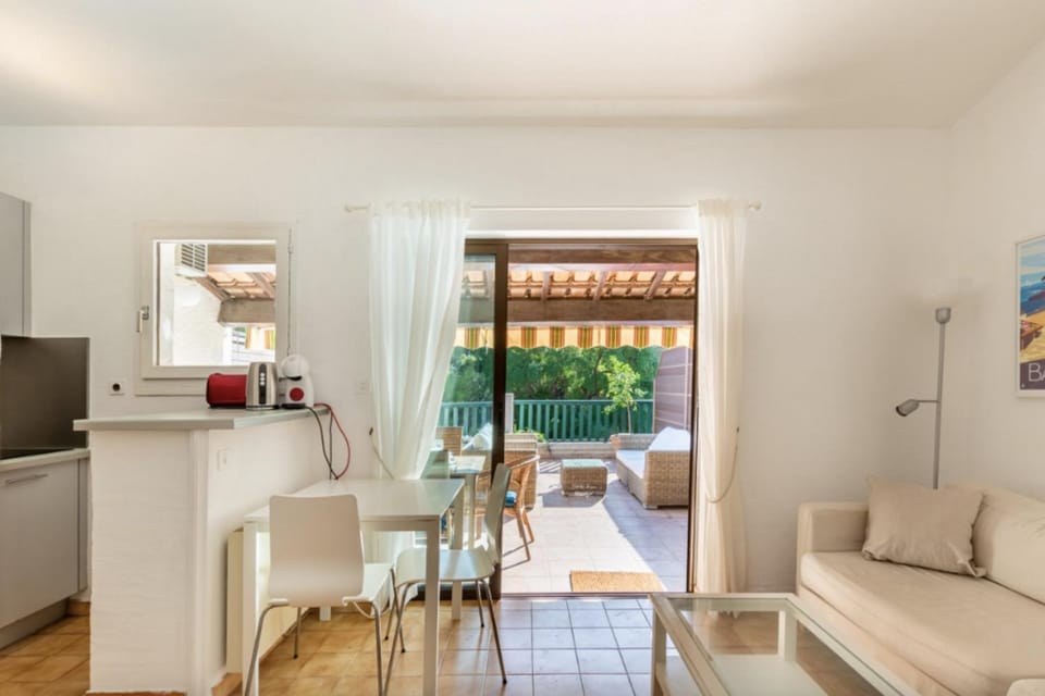 Superb apartment with terrace and private pool Apartment in French Riviera