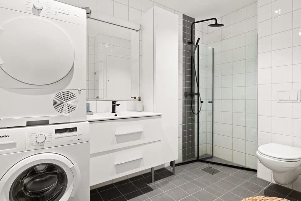 Shower, Toilet, Bathroom, washing machine, dryer
