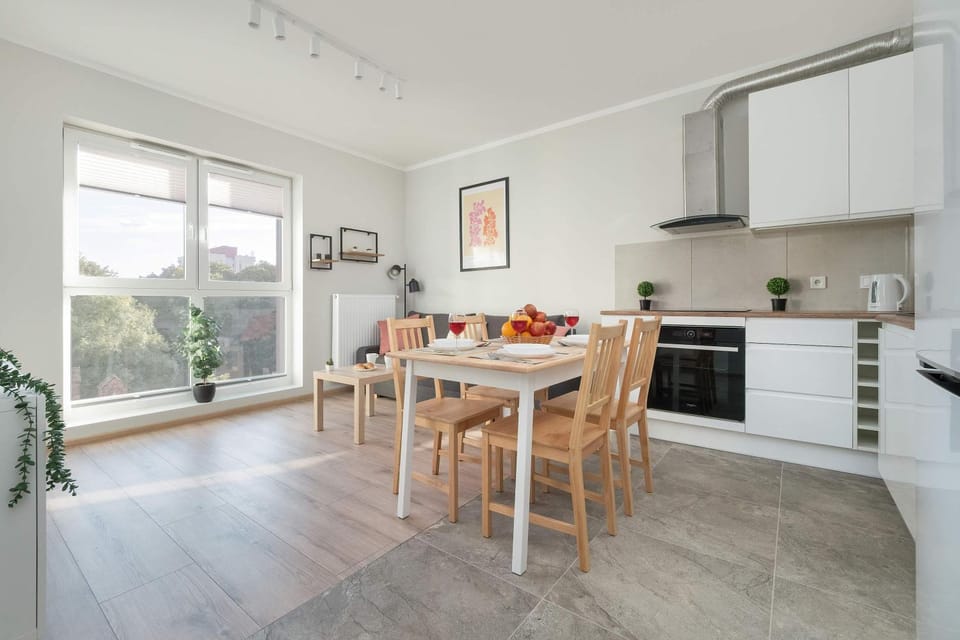 Kitchen or kitchenette, Seating area, Dining area