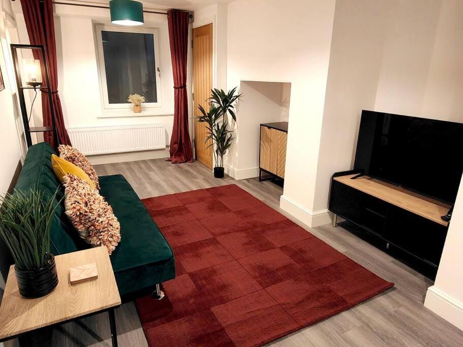 Carvetii - ANNE House Room 5 - SuperKing Bedroom En-suite Apartment in Carlisle
