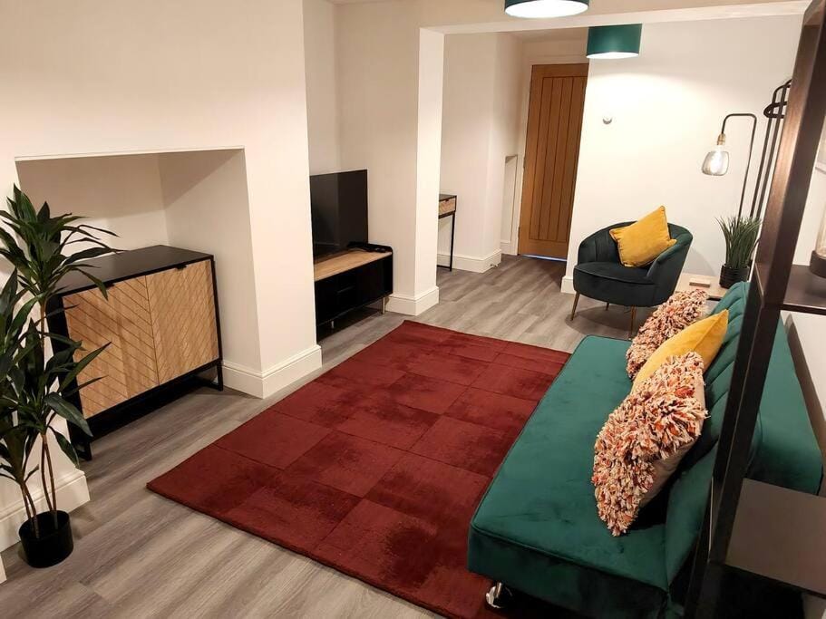 Carvetii - ANNE House Room 5 - SuperKing Bedroom En-suite Apartment in Carlisle