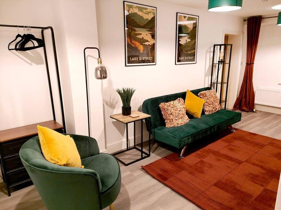 Carvetii - ANNE House Room 5 - SuperKing Bedroom En-suite Apartment in Carlisle