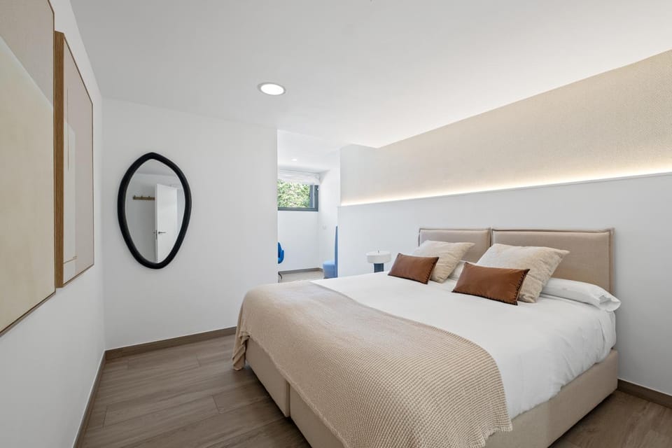 Bed, Photo of the whole room, Bedroom