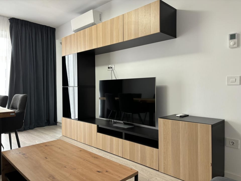 Communal lounge/ TV room, TV and multimedia, Dining area, Evening entertainment