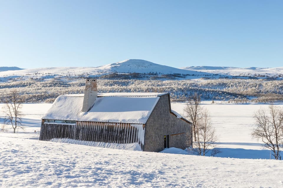 Property building, Nearby landmark, Day, Natural landscape, Winter, Landmark view, Mountain view