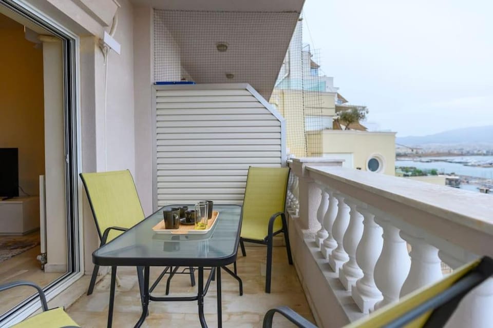Kastella's Amazing Islandic View Apartment in Pireas