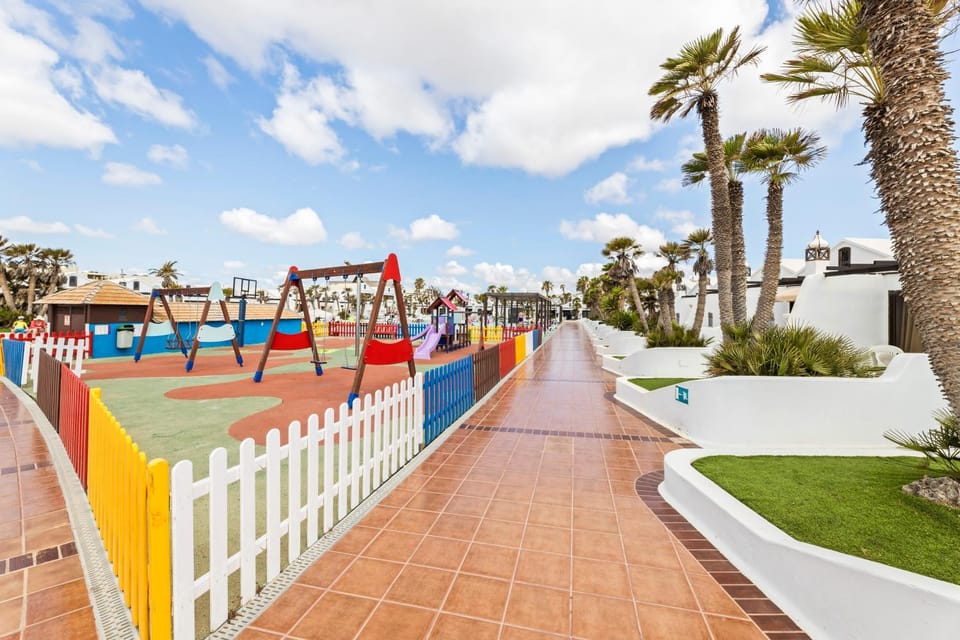 Home2Book Bright Apt Beach & Pool, Costa Teguise Apartment in Costa Teguise