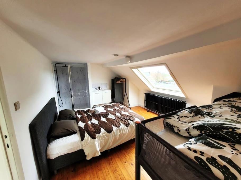 Bed, Photo of the whole room, Bedroom