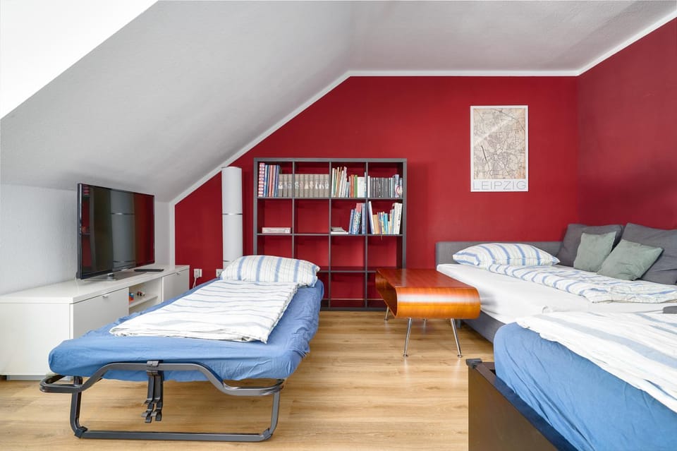 Bed, Living room, Photo of the whole room