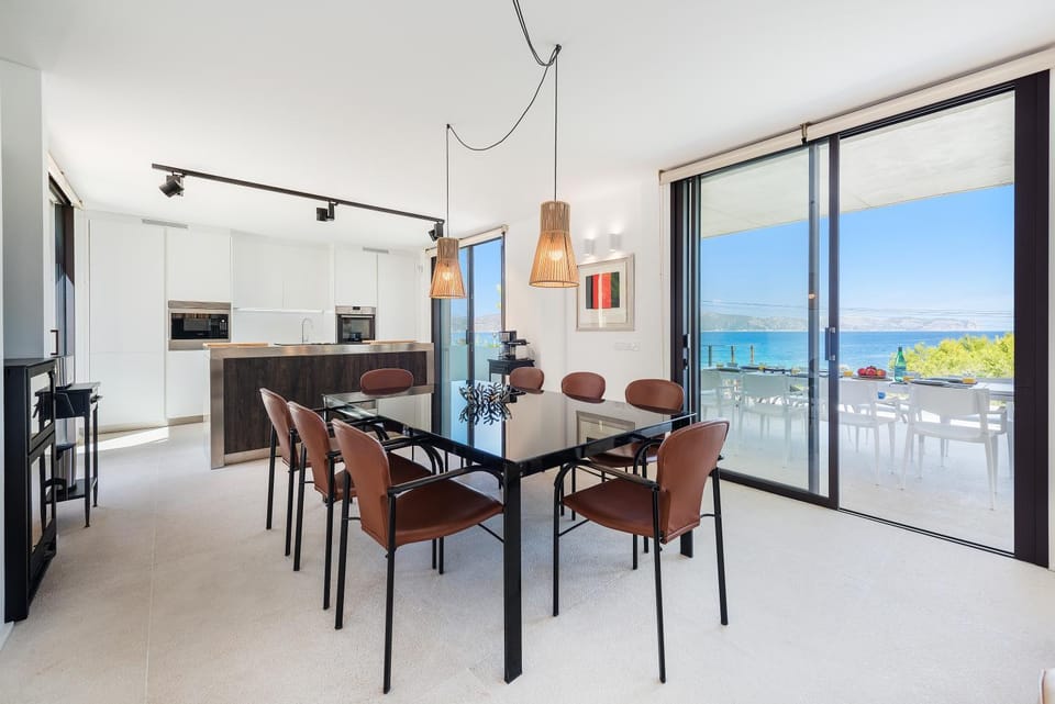 Kitchen or kitchenette, Seating area
