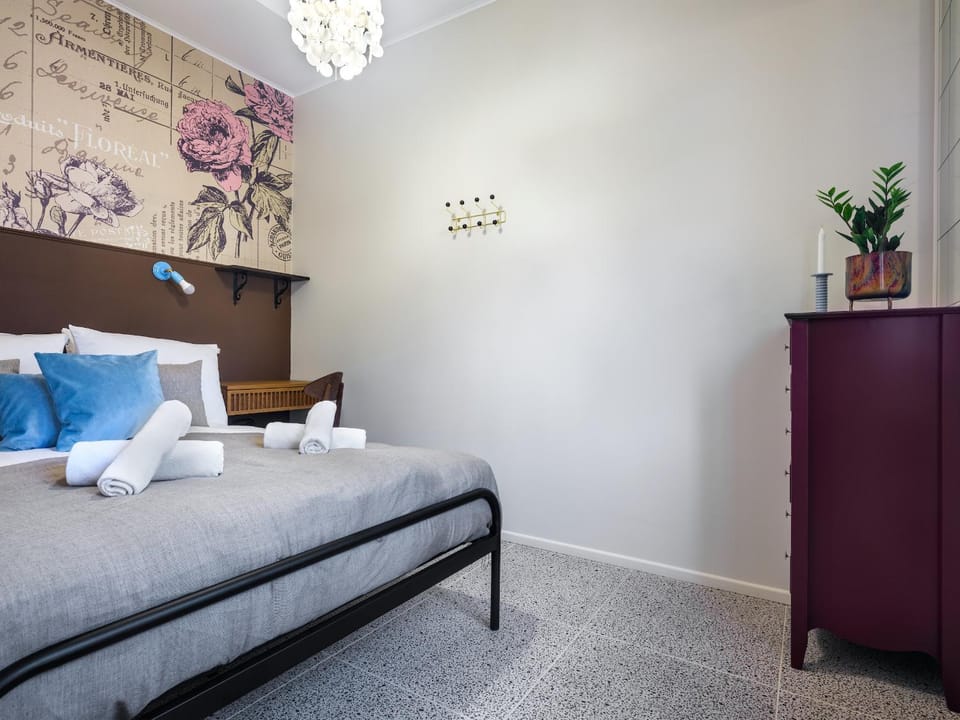Bed, Photo of the whole room, Bedroom, towels, wardrobe