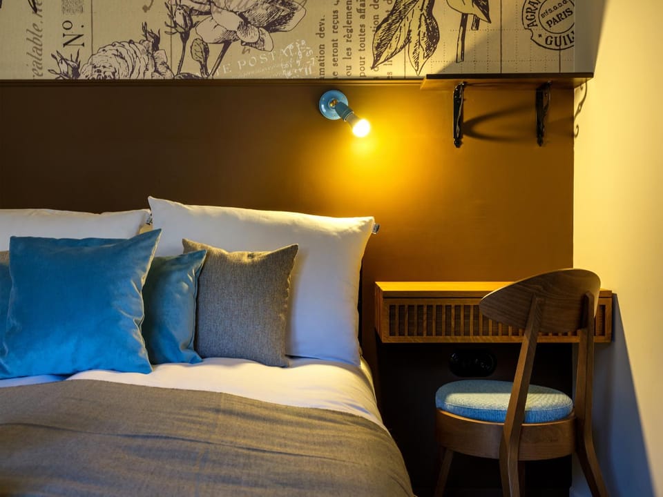 Bed, Photo of the whole room, Decorative detail, Bedroom