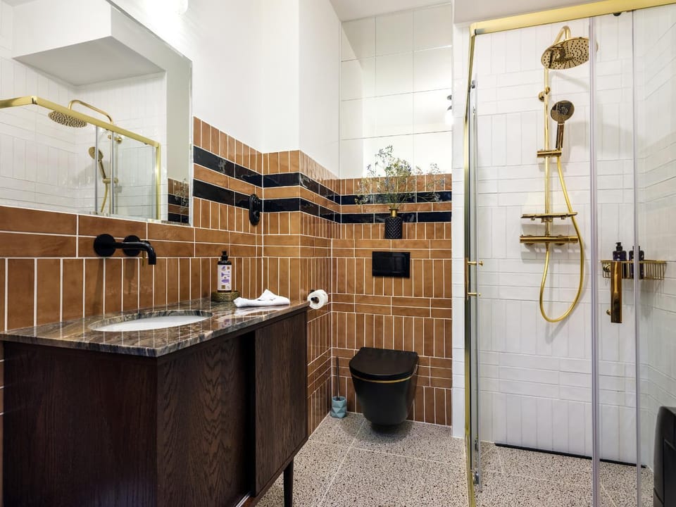 Shower, Toilet, Bathroom