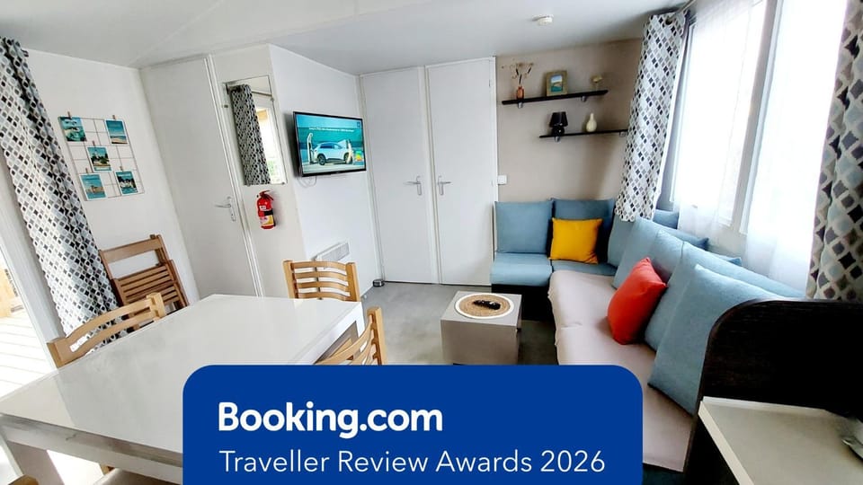 Communal lounge/ TV room, TV and multimedia, Living room