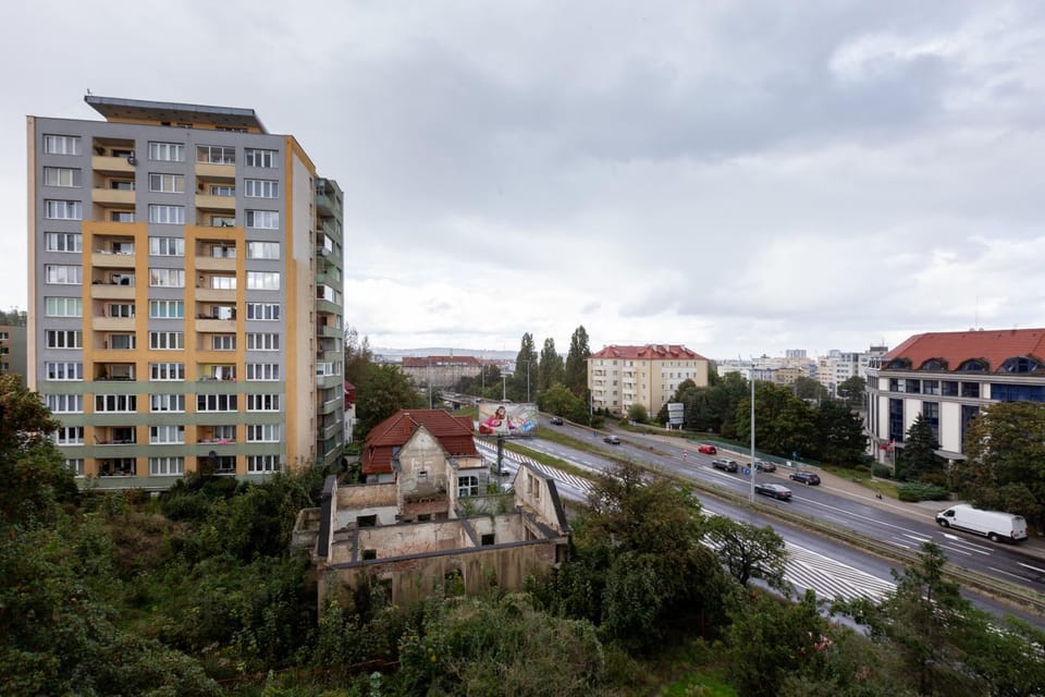 Neighbourhood, City view, Location