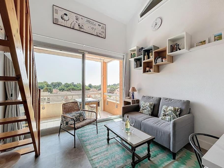 Balcony/Terrace, Living room