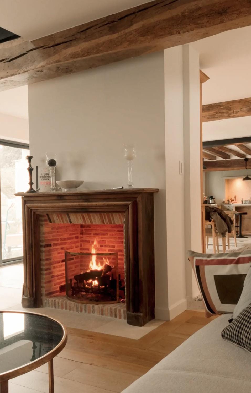 Seating area, fireplace