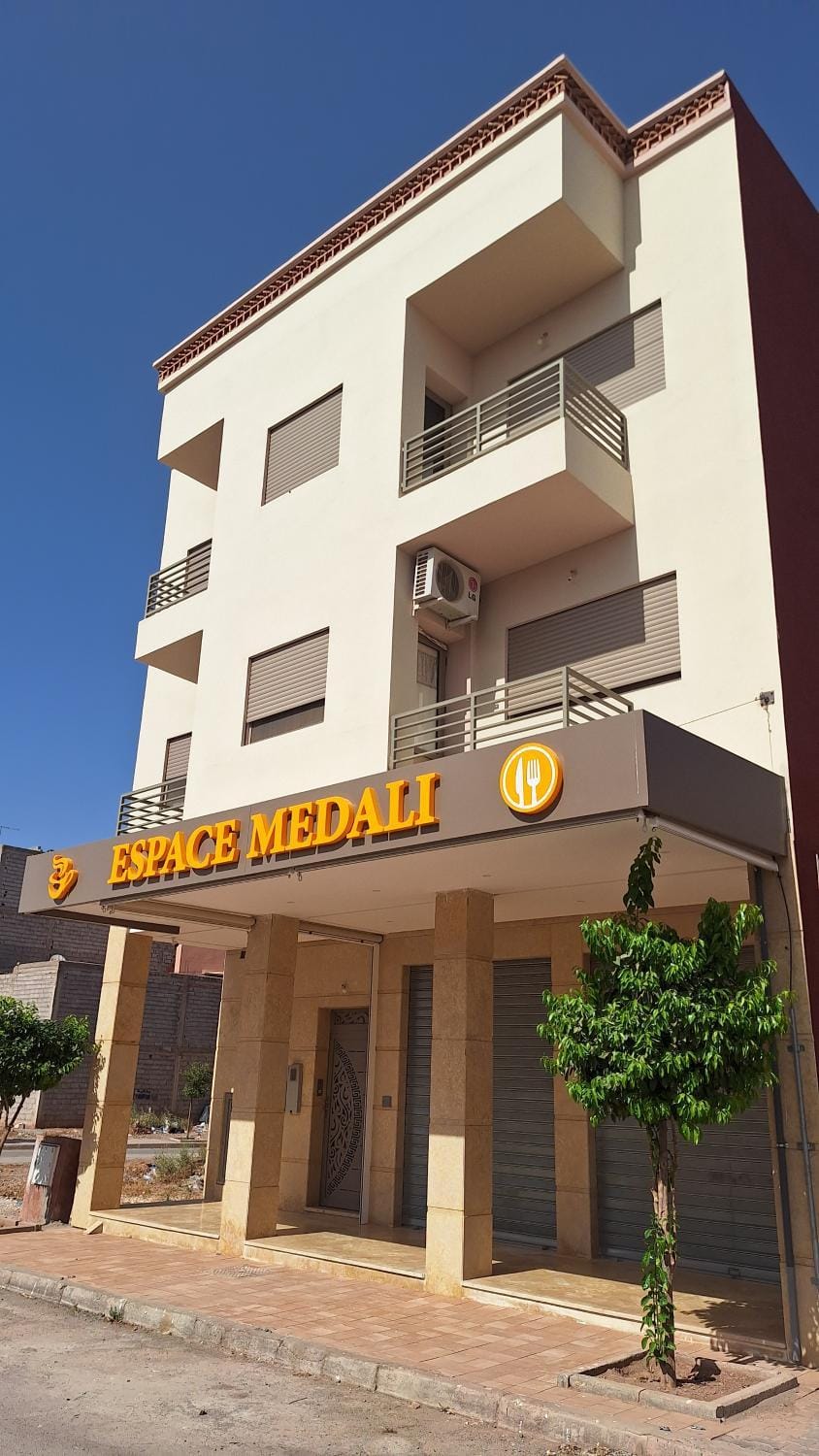 Property building, Restaurant/places to eat