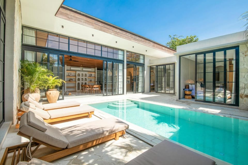 Bohemian lush 5BR Retreat, 5 Mins to Bingin Beach Villa in Bali