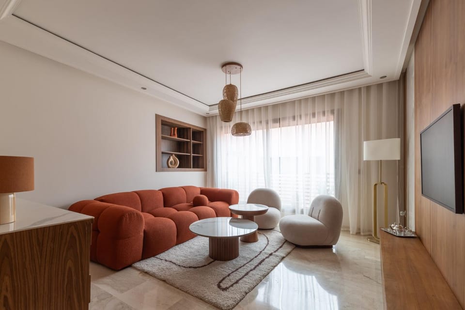 Communal lounge/ TV room, Library, TV and multimedia, Living room, Seating area, Evening entertainment