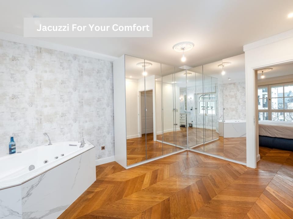 Hot Tub, Bathroom, Bath, wardrobe