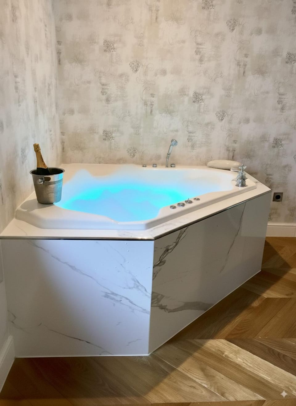 Hot Tub, Hot Tub, Bathroom