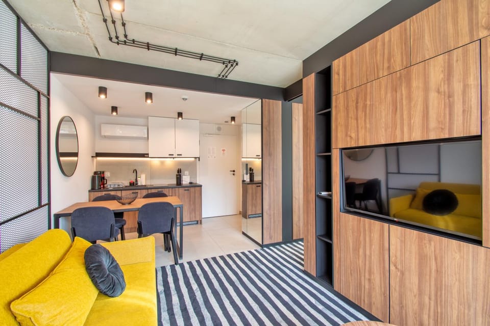 Kitchen or kitchenette, Living room