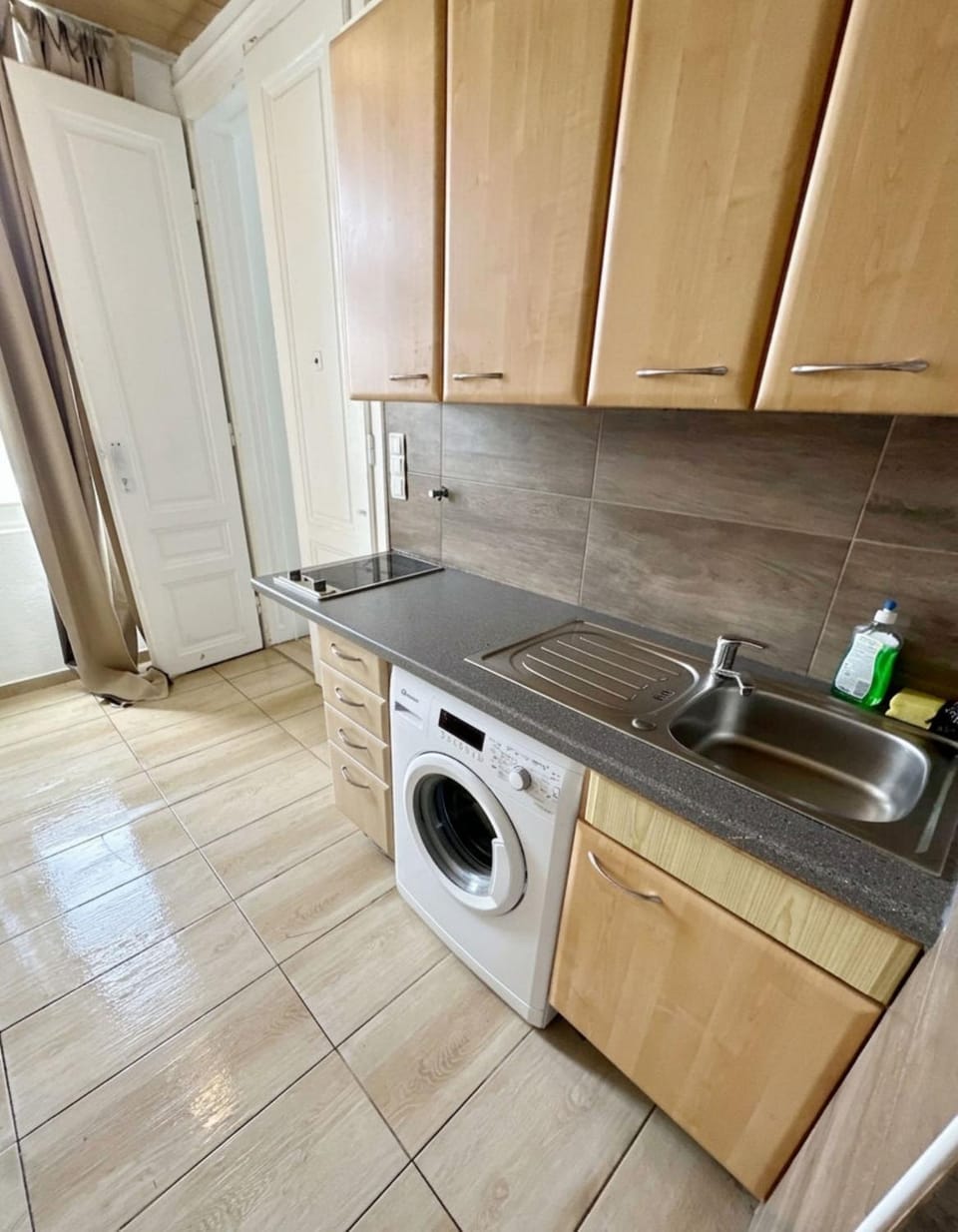 Kitchen or kitchenette, stove, washing machine
