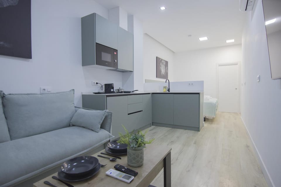 TV and multimedia, Kitchen or kitchenette, Living room, Seating area, Dining area
