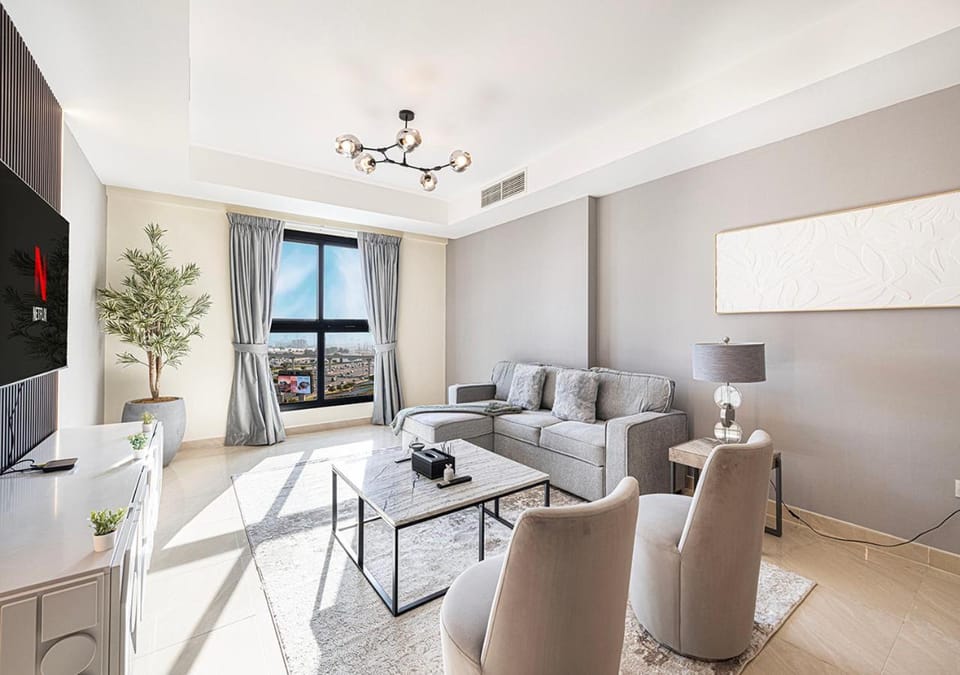 Elegant 1-Bed Waterfront Living House in Dubai