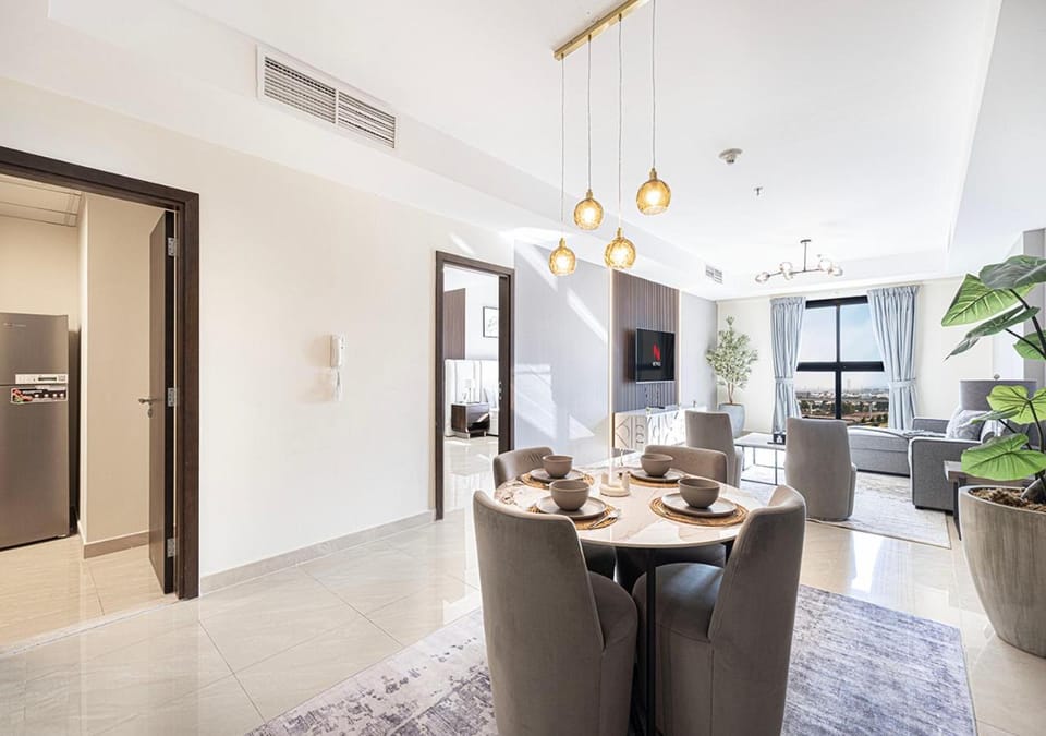 Elegant 1-Bed Waterfront Living House in Dubai