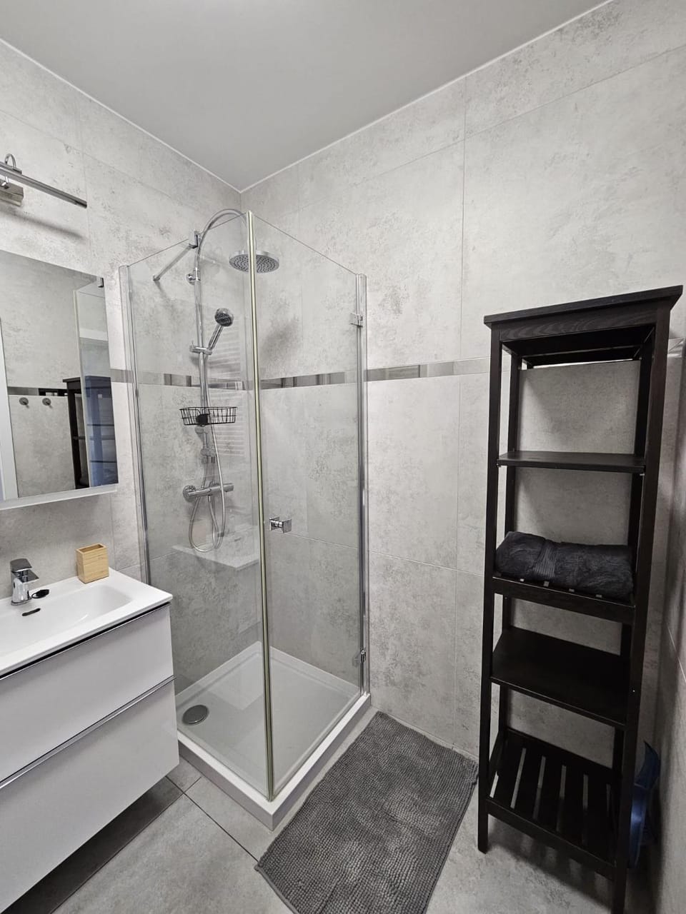 Shower, Bathroom, towels