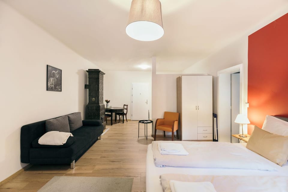 Bed, Photo of the whole room, Seating area, Dining area